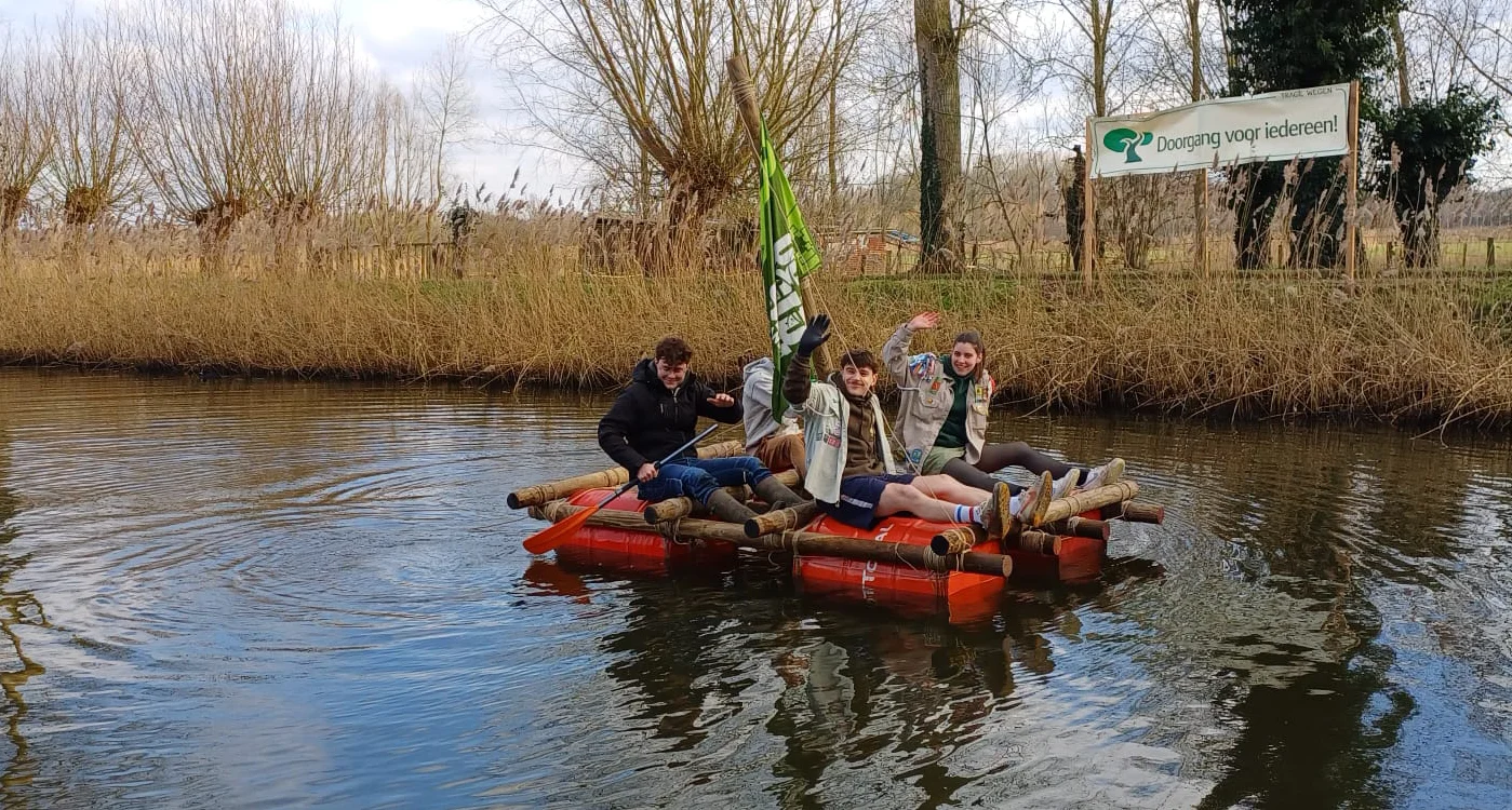 Vlot over de Moervaart in Klein Sinaai